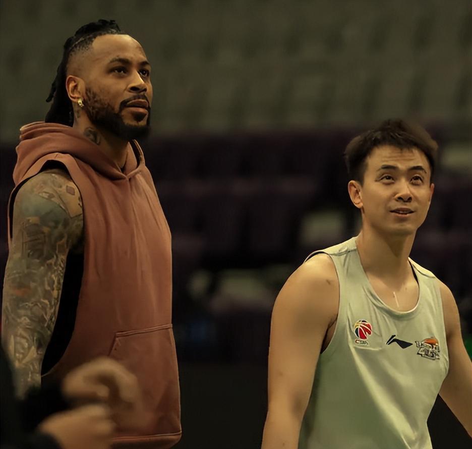 开云网址入口-饼王大号两双功不可没!队长狂轰16+7+8+3力挽狂澜,恭喜辽篮两连胜